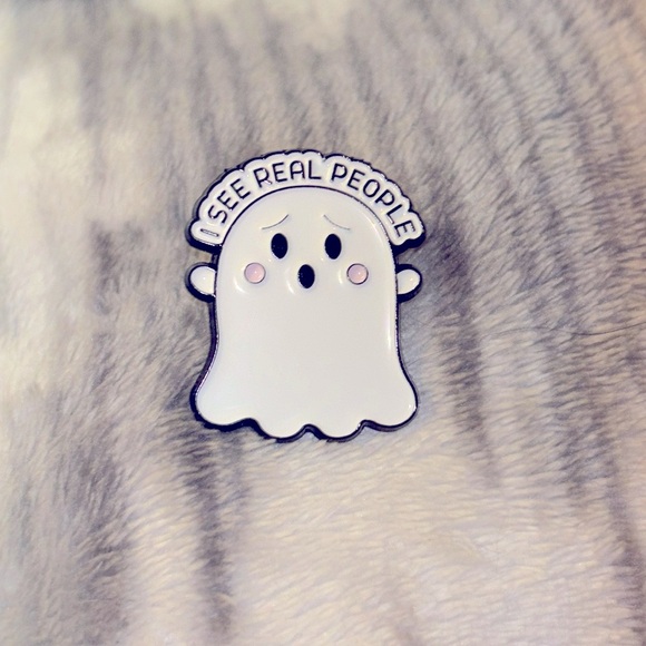I See Real People Scared Ghost Enamel and Metal Pin - Picture 1 of 2